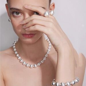 Silver beads ball necklace